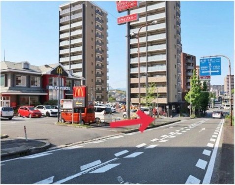 新御堂筋沿いのマクドナルド付近